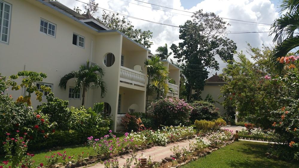 Foote Prints On The Sands Hotel Negril Exterior photo