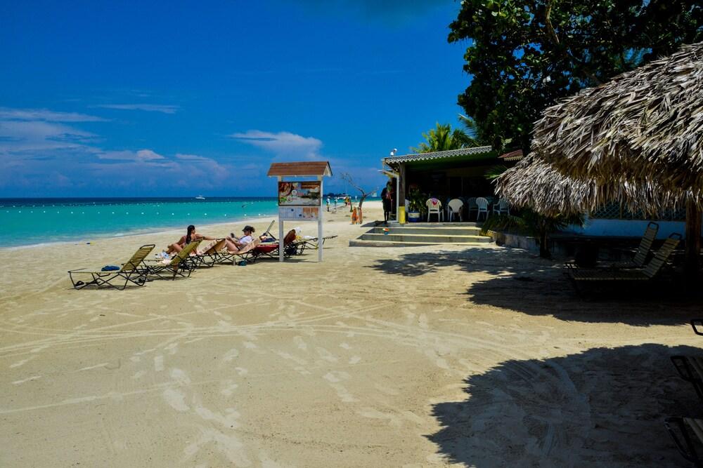 Foote Prints On The Sands Hotel Negril Exterior photo