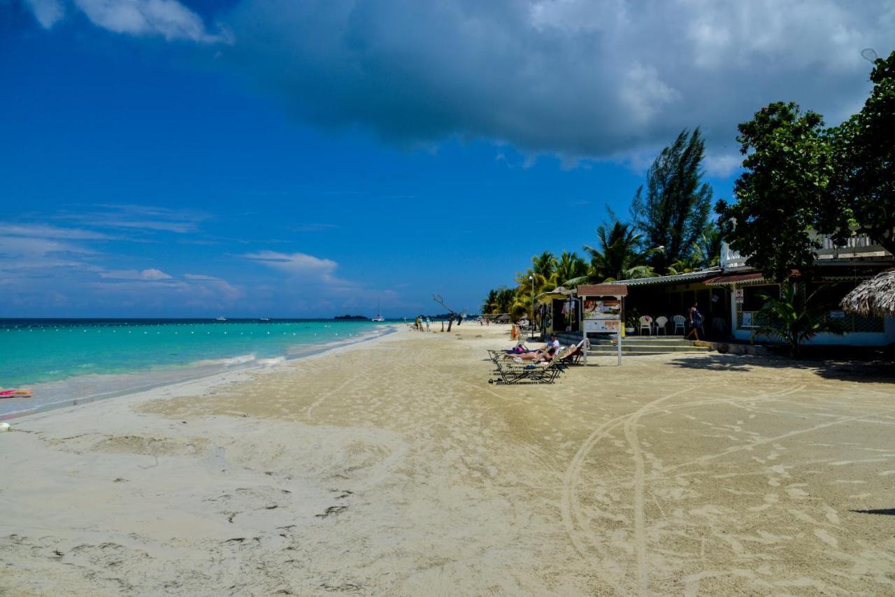 Foote Prints On The Sands Hotel Negril Exterior photo